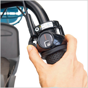 手元のレバーで簡単にハンドルロック